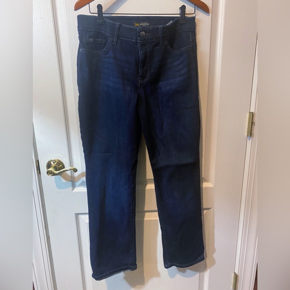 Never Worn Lee Straight Leg Regular Fir Mid Rise Jean - Picture 1 of 3